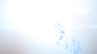 Взрослая девушка с худой фигурой легла на ковер и стала дрочить свою пизду